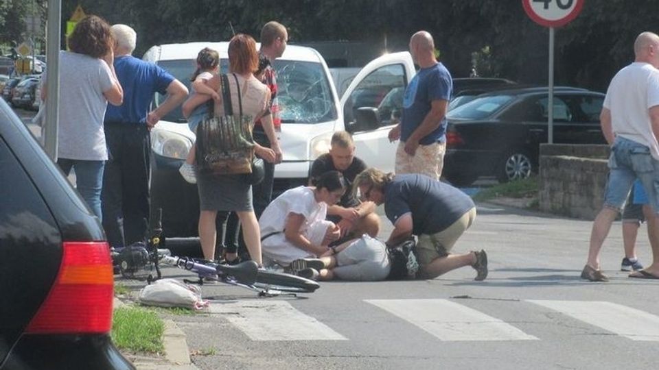 Dziecko na rowerze potrącone przez busa