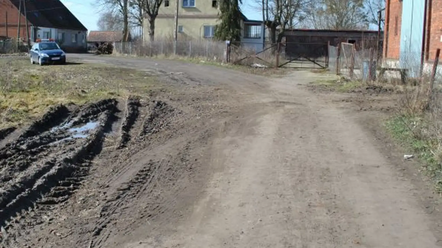 Tak wyglądały drogi przed przebudową a tak po przebudowie