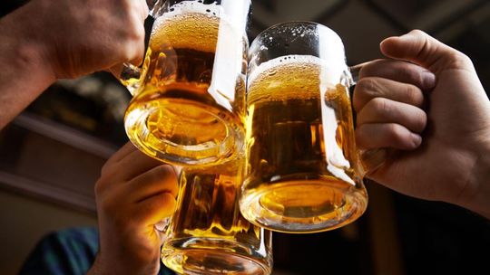 Trzeba kupić dużo by dostać jeszcze gratis. Zbliża się koniec takich promocji alkoholu