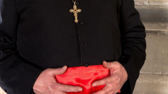 Tylu kardynałów wybierze nowego papieża. Startuje konklawe i oczy świata zwrócone na Watykan