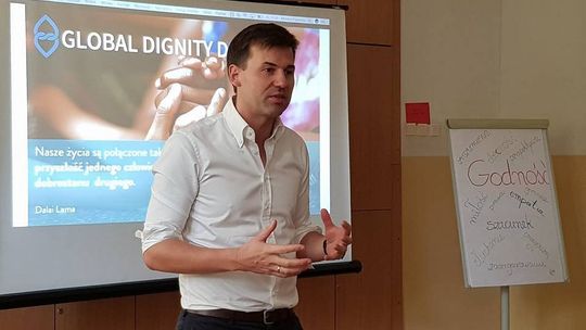 16 października - Światowy Dzień Godności