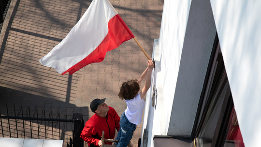 2 maja świętujemy, czy idziemy do pracy? Tylko tak wydłużysz majówkę