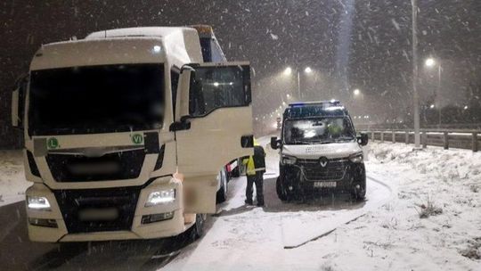 2300 km jechał bez snu i miał  40 ton na kołach. Tir z Turcji zatrzymany w Polsce