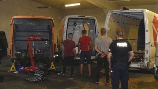 3 aresztowanych. Złapani z kradzionymi autami na gorącym uczynku 