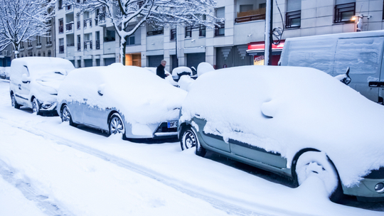 3 tys. zł za zaśnieżone auto to nie straszak. Policja wystawia mandaty