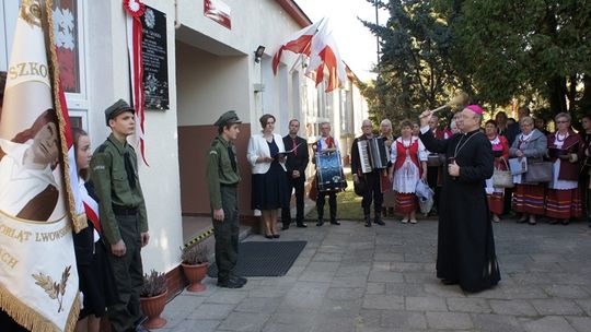 70 lat Szkoły Podstawowej w Gogolicach oraz nadanie imienia i sztandaru