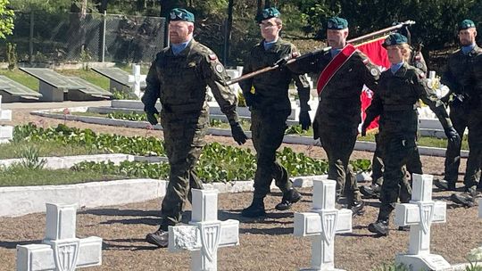 81. rocznica forsowania Odry w kilku miejscach. Minister obrony narodowej i rekonstrukcje bitew