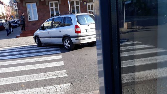 A pusty parking przy tej samej ulicy