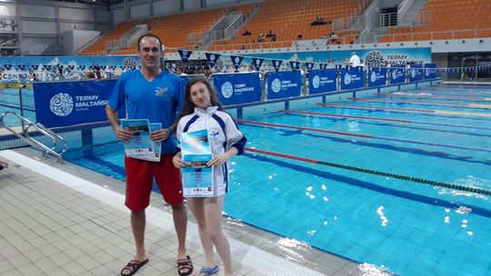 Agata Będkowska i Paweł Rosiak z medalami na podium. Gratulujemy!