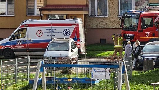 Akcja strażaków w bloku. Lądowanie LPR