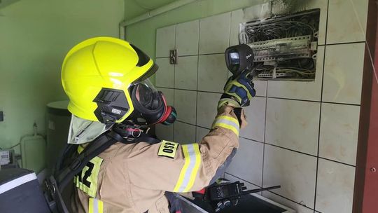 Akcja strażaków w budynku mieszkalno-usługowym