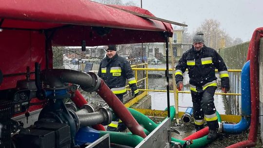 Akcje na drodze i przeciwdziałanie powodzi. Informacje ze zdarzeń zgłoszonych do straży pożarnej