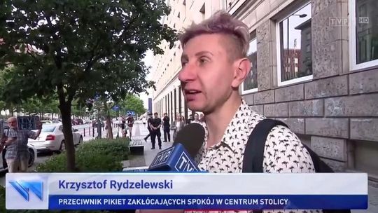 Aktor z „Wiadomości” zaskakuje. "Grał" przypadkowego przechodnia?