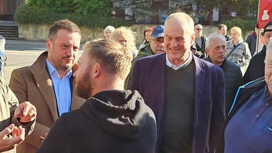 Albo absolutorium, albo w referendum? Dwie drogi Sawaryna, a każda oznacza koniec
