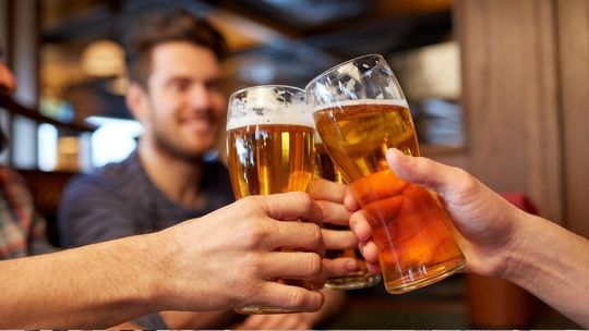 Trzy wersje zmiany dostępu do alkoholu. Pieniądze dla NFZ