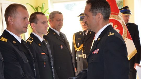 Apel z awansami i pożegnaniem ze służbą