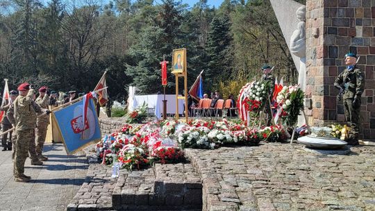 Apelem poległych i salwą honorową uczcili pamięć poległych żołnierzy [WIDEO]