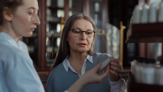 Mniej aptek, droższe leki. Dlaczego Polacy płacą za leczenie rekordowo dużo