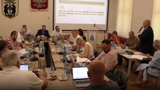 Arogancja burmistrza. Jak próbuje kneblować usta radnym i ignoruje mieszkańców