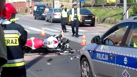 Auto wjeżdżało w podporządkowaną, a motocyklista jechał główną drogą – mówią świadkowie [foto]