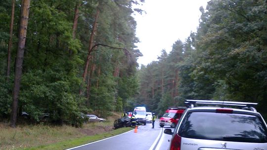 Auto wpadło w poślizg i dachowało