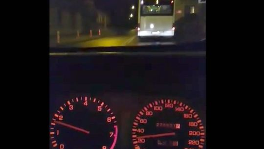 Autobus niczym żółw [FILM]