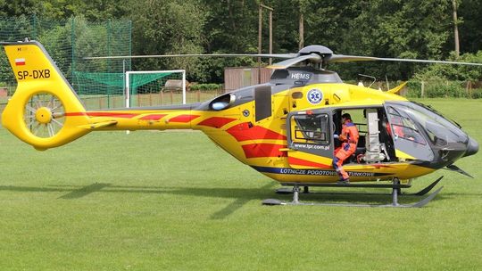 Autobus z dziećmi jadącymi do szkoły zderzyl się z osobówką. Trwa akcja ratunkowa