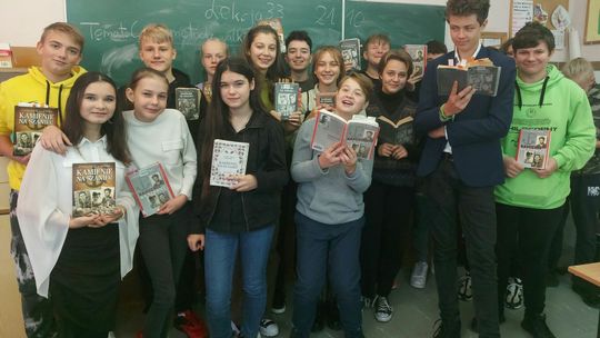 Aż 825 osób biło w Trójce rekord w czytaniu pod hasłem "Przerwa na czytanie"