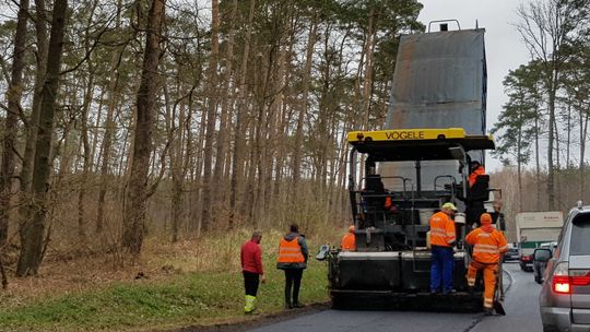 Bałagan na drodze między Gryfinem a Chojną