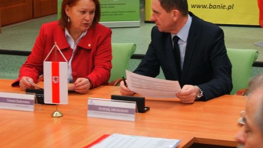 Banie dostaną pieniądze na drogę