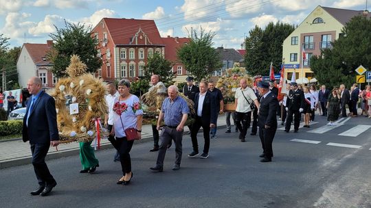 Barwny korowód dożynkowy przeszedł ulicami miasta [FOTO, WIDEO]