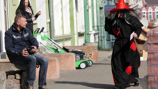 Baśniowa parada ulicami na powitanie wiosny