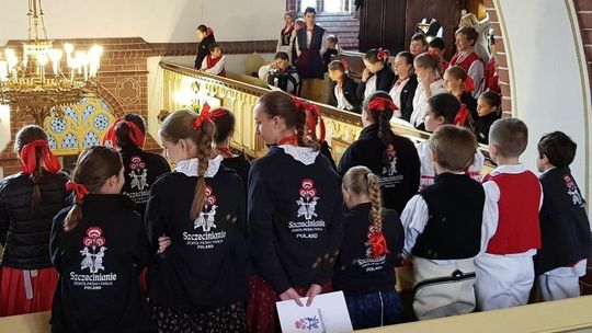 Będą biesiadowali i śpiewali. Przyłącz się i nuć razem z nami!