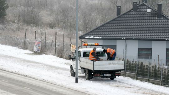 Będzie ślisko! Wyjątkowo trudny czas dla kierowców