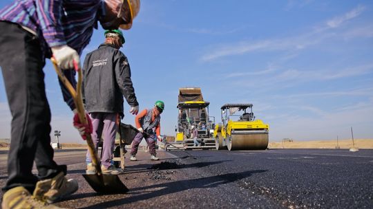 Pracownicy z Ukrainy filarem gospodarki. Polskie firmy alarmują o rosnących brakach kadrowych