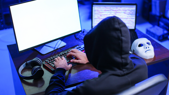 Bezpieczniej w sieci. mObywatel przeciwko cyberoszustom Bezpieczniej w sieci. mObywatel przeciwko cyberoszustom