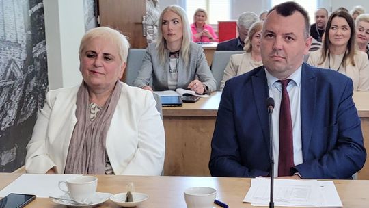Bezprawne kontrakty PUK. Oficjalny raport Prezesa UZP obnaża fikcyjny nadzór nad spółką