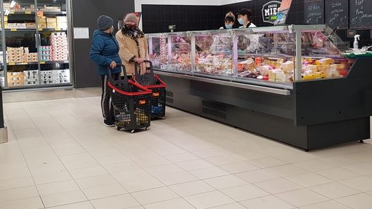 Biedronka i wielkie otwarcie. Są nowe koszyki, a czy WC jest w sklepie?