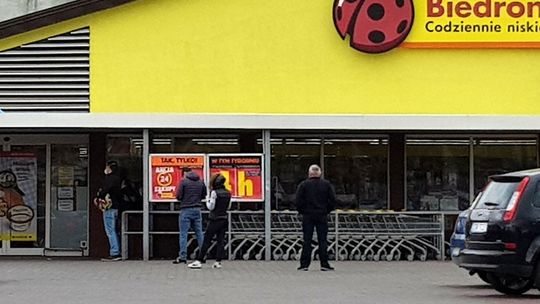 Biedronka na trudne czasy czynna 24 godziny
