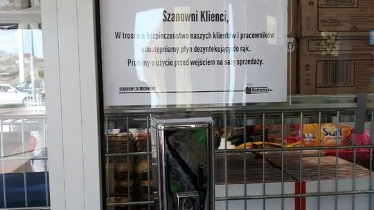 Biedronka: Rękawiczki jednorazowe i żele do dezynfekcji są już dostępne