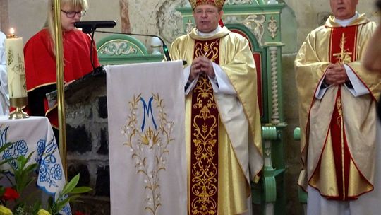 Bierzmowanie w maseczkach. Wizyta biskupa