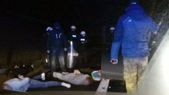 Bili się w centrum Gryfina. Mieli noże i pałki