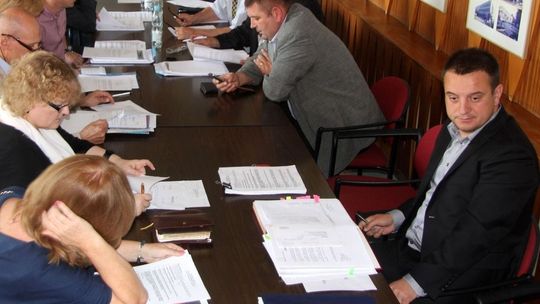 Biurokracja w UMiG – radna mówi o panującym prawie Parkinsona