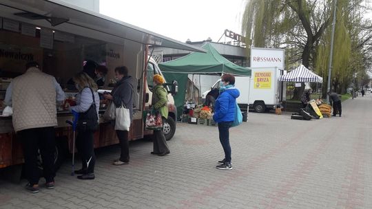 Blaski i cienie tercetowego ryneczku przy Chrobrego Blaski i cienie tercetowego ryneczku przy Chrobrego