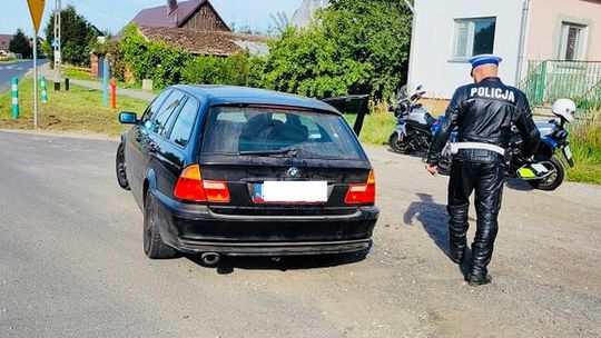 BMW jechali na egzamin na prawo jazdy. Obydwoje nie mieli uprawnień