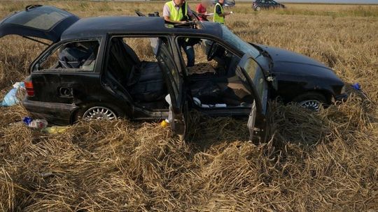 BMW w trakcie szybkiej jazdy odpadło koło. Dachowała rodzina z 3-latkiem