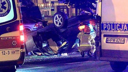 BMW wjechał w grupę pieszych idących chodnikiem. Miał ponad 2 promile