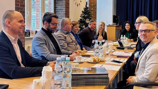 „Bociany” w cieniu układów. Jak lokalna władza zamieniła prestiż w polityczny teatr za pieniądze podatników