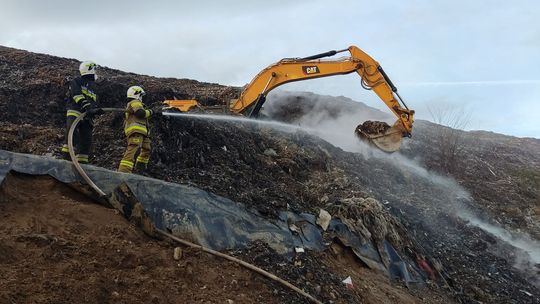 Bomba ekologiczna znowu wybuchła. Ogień na składowisku odpadów