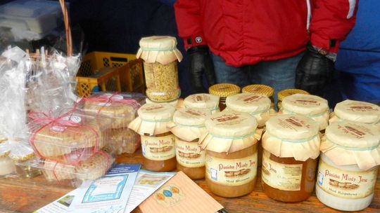 Bożonarodzeniowy kiermasz kusi i zaprasza